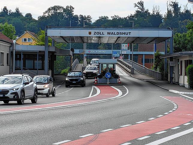 Bild 1: In der Schweiz ist Feiertag: Wie voll ist es in den Geschäften und auf den Straßen auf deutscher Rheinseite?