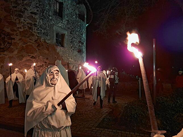 Bild 5: Hüüler-Umzug und Verbrennung &ndash; Das sind die Bilder