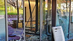 Bild : Sprengung der Filiale der Volksbank Hochrhein in Albbruck: Erdrückende Bilder vom Tatort
