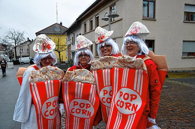 Bild 5: Bunte Zirkusschar in Steißlingen: So feierten die Narren die Rathausübergabe am Schmotzige