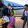 Freude bei der Ankunft: Ukrainische Flüchtlinge kommen am Flughafen Karlsruhe/Baden-Baden an. Die Baden-Württemberger unterstützen die ...