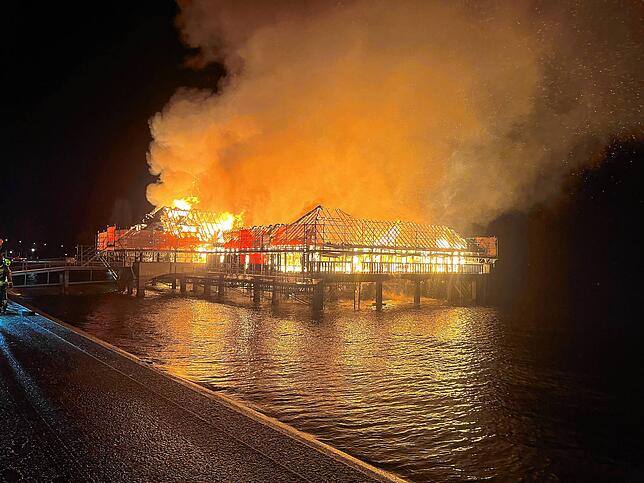 In der Nacht auf den 24.12.2024 stand die Hütte am See in Flammen.