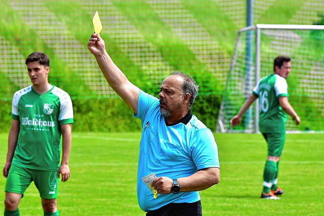 Bild 10: SV Waldhaus II gewinnt Kellerduell gegen DTFV Bad Säckingen mit 2:1 – und wir haben Fotos!