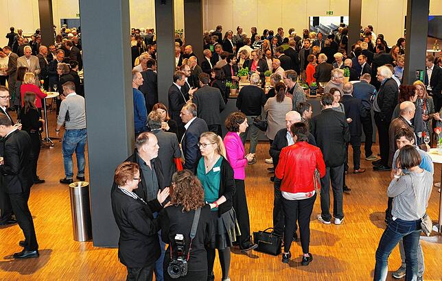 Beim Frühjahrsapero der Wirtschaftskammern in Konstanz: Viele Gäste von Handwerkskammer Konstanz sowie Industrie- und Handelskammer ...
