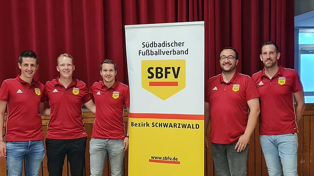 Der Schwarzwälder Bezirksschiedsrichterausschuss blickte sichtlich zufrieden auf die vergangenen Monate zurück (von links): Lukas Kefer, ...