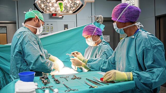 Sich in der Schweiz unters Messer zu legen, hier im Spital Leuggern, wird bei Deutschen aus der Region immer beliebter.