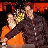 Björn Graf und Bettina Gräfin Bernadotte eröffneten 2021 als Geschäftsführer der Insel Mainau mit dem Druck auf den roten Knopf ...