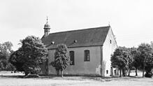 Eine Zeugnis der Vergangenheit: Die Nenzinger Martinskapelle auf einer alten Glasplatte von Gustav Hotz.