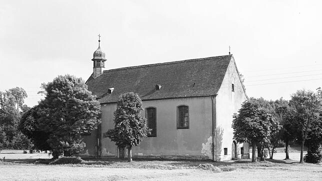 Eine Zeugnis der Vergangenheit: Die Nenzinger Martinskapelle auf einer alten Glasplatte von Gustav Hotz.