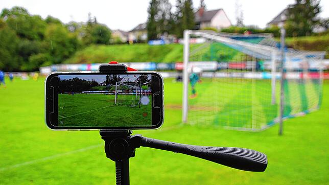 Immer den Spielfluss im Blick &ndash; die Kameras des SÜDKURIER auf den regionalen Sportplätzen.
