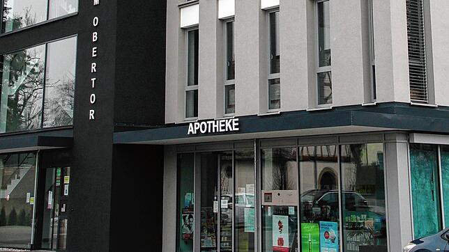 In der Apotheke im &bdquo;Gesundheitszentrum am Obertor&ldquo; ist ein zentrales Testzentrum eingerichtet, das drei Mal wöchentlich ...