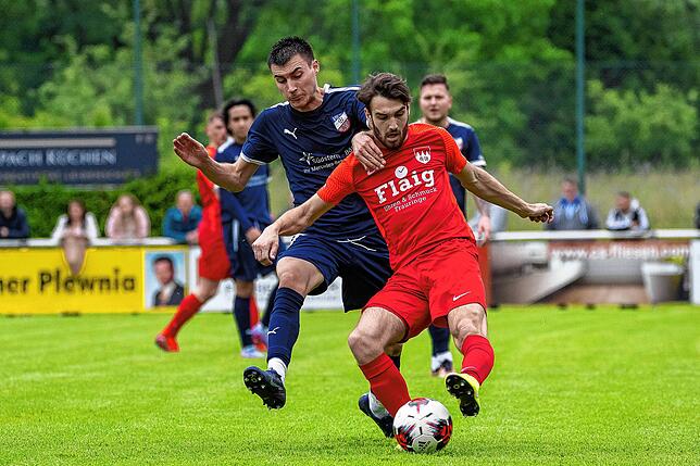 Derby auf höherem Niveau: Wenn sich das nächste Mal die Wege des Waldshuters Luka Bartolovic (links) und von Gabriel Steffen vom FC ...