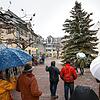 Am Radolfzeller Weihnachtsbaum wird das Licht angeschaltet.