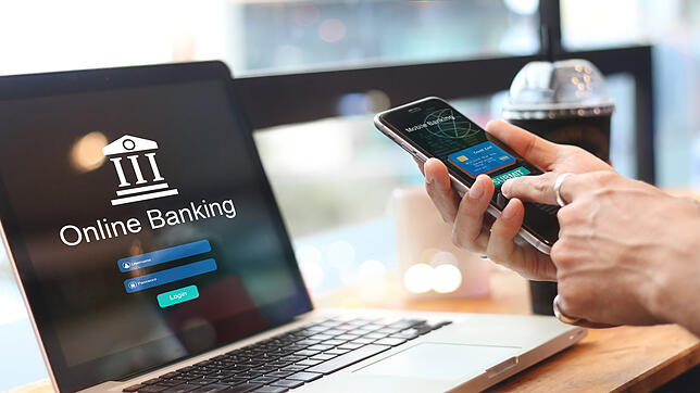 Elektronisches Banking wird in Zukunft Standard sein. So sieht es Volksbankchef Werner Thoman. Schon heute tätigen über 50 Prozent der ...