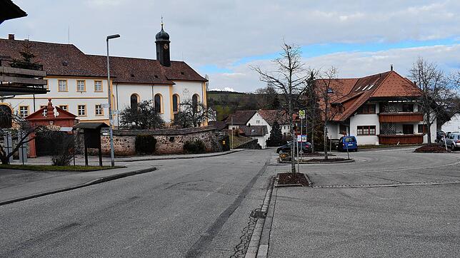 Herzstück des Dorfkerns von Riedern am Wald ist das Kloster (Augustiner-Chorherrenstift, gegründet um 1200).