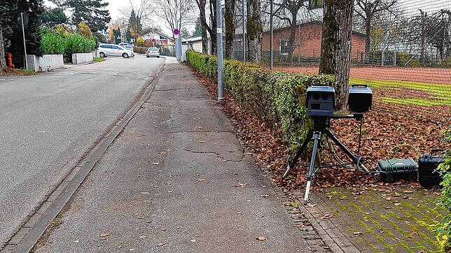 Fuß vom Gas! Haben Sie ihn gesehen? Der mobile Blitzer steht jeden Tag an einem anderen Ort im Stadtgebiet von Waldshut-Tiengen.