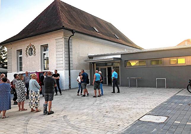 Die Turnhalle in Rhina wird nach etwas mehr als einem Jahr Bauzeit wieder geöffnet.