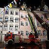 Die Feuerwehr musste in die Waldshuter Fußgängerzone ausrücken, nachdem ein Kupferdach durch den Sturm abgedeckt worden war. Teile davon ...