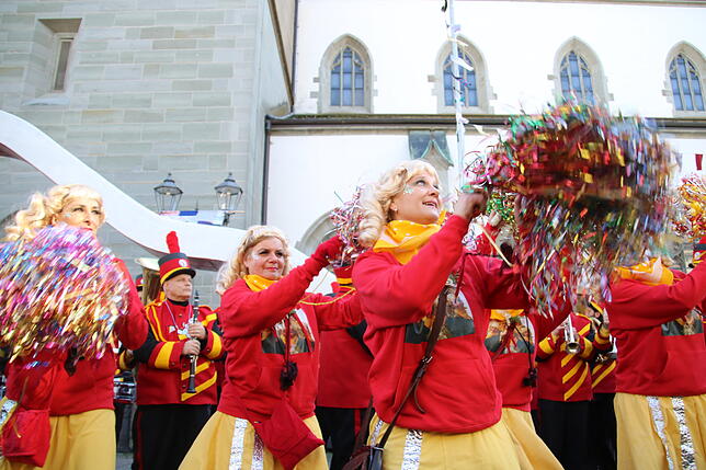 Bild 10: Die Girls von Cheerio Ratoldi geben den Groove auf dem Marktplatz vor