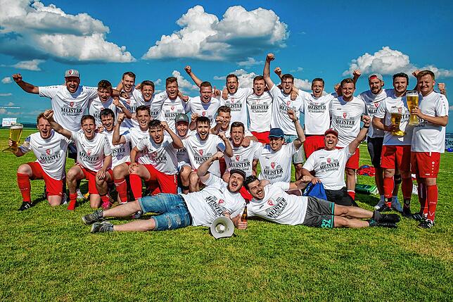 Bild 4: FC Schlüchttal feiert Meistertitel mit 5:0-Sieg gegen den FC Grießen &ndash; und wir haben Bilder!