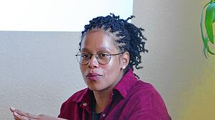 Tamika Kunz spricht im Familienzentrum über Alltagsrassismus. Rassistische Bemerkungen haben durch den Aufstieg der AfD zugenommen, sagt ...