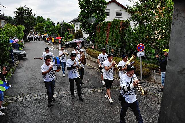 Bild 1: Der Pfingstmusikfest Jubiläumszug zum 100 Jährigen Bestehen in Leimbach – die schönsten Bilder