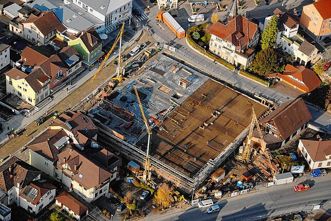 Drei Kräne standen, als das Stadtwall-Carrée im Bau war.
