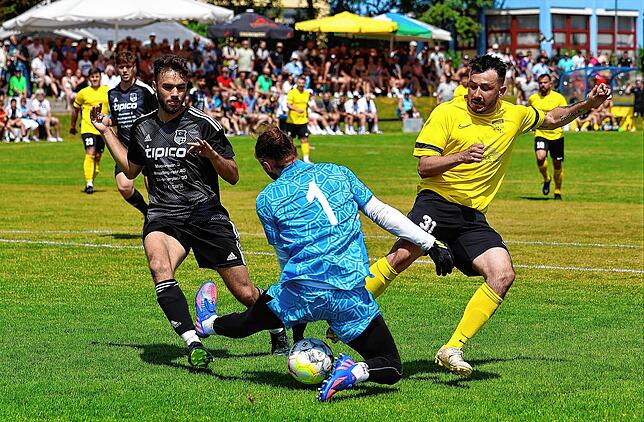 Bild 7: So feiert der FC Öhningen-Gaienhofen die Bezirksliga-Meisterschaft. Wir haben die besten Bilder!