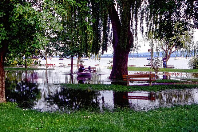 Bild 22: Archivfotos vom Hochwasser 1999: Reichenau vom Festland abgeschnitten