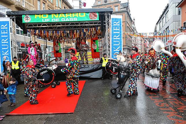 Bild 10: Schmotziger Dunschtig in Konstanz: Fasnacht mit Musik, Hästrägern und buntem Treiben - Die Bilder!
