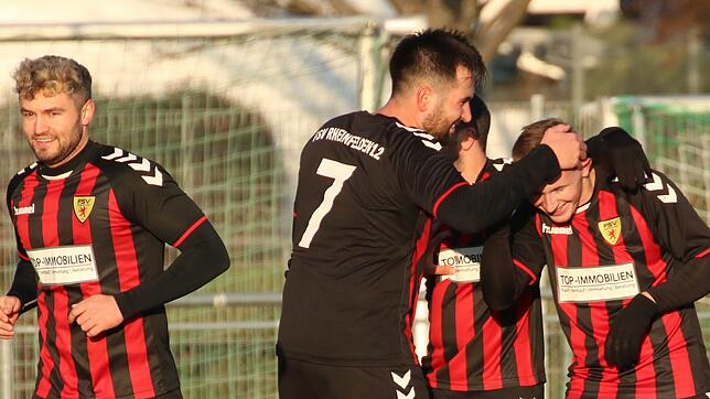So wollen sie wieder jubeln: Die Reserve des FSV Rheinfelden hat den Kampf um Platz zwei noch nicht abgeschrieben. Um Konkurrent SF ...
