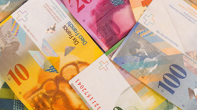 Schöne bunte Schweizer Banknoten: Betrüger ergaunern in der Region Basel einfach mal so 1,5 Millionen Franken. (Symbolbild)