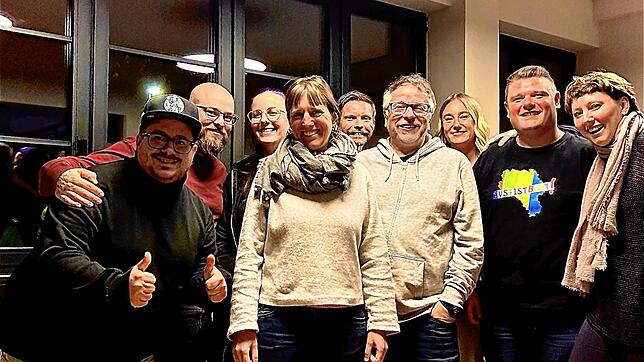 Nico Schurr (links) hat mit seinen Mitstreitern jetzt den Verein „VS ist bunt“ gegründet. Erster Vorsitzender ist Axel Killmann (Mitte, ...