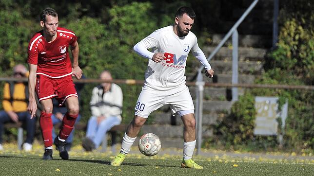 Matchwinner: Sandro D&lsquo;Accurso (rechts) erzielte zwei Tore zum 2:1-Erfolg des FC Erzingen beim SV Kirchzarten.