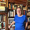 Literaturprofessor Bernd Stiegler wohnt in Petershausen-Ost. Viele seiner Nachbarn sind Ruheständler, aber auch ein paar Familien leben ...