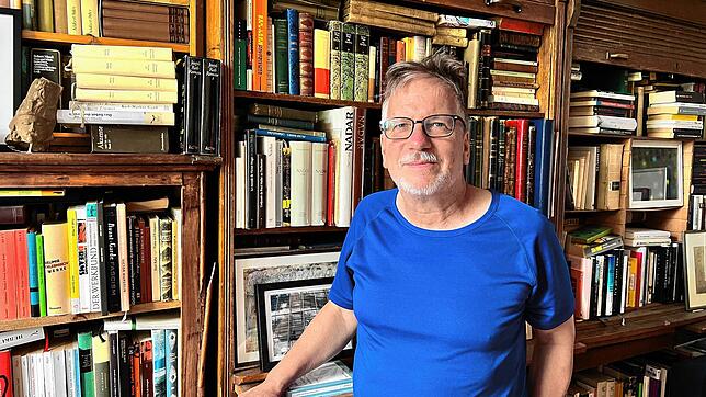 Literaturprofessor Bernd Stiegler wohnt in Petershausen-Ost. Viele seiner Nachbarn sind Ruheständler, aber auch ein paar Familien leben ...