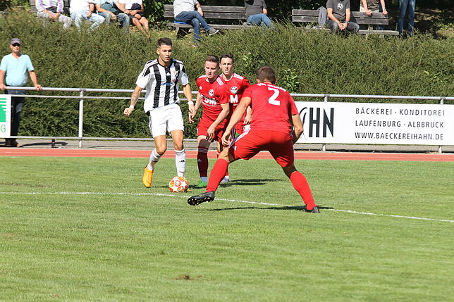 Bild 3: SV 08 Laufenburg gewinnt Spitzenspiel gegen FSV RW Stegen mit 2:1 &ndash; und wir haben die Bilder!