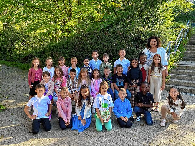 Die Klasse 1b der Grundschule im Steppach mit Klassenlehrerin Cornelia Conze.