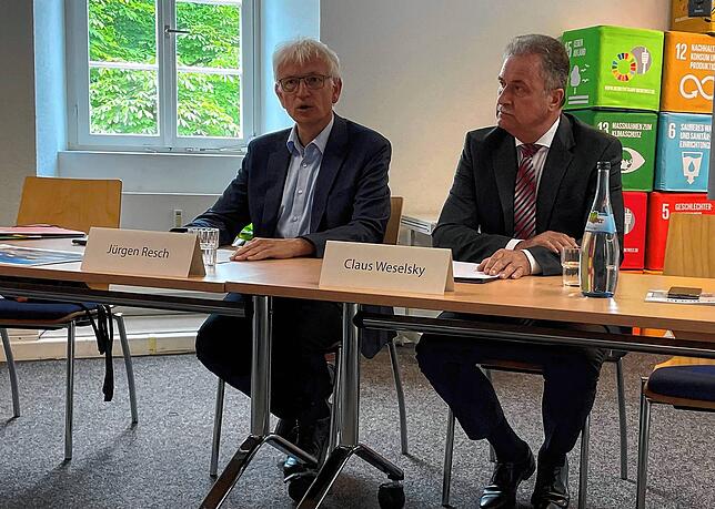 Jürgen Resch (links) und Claus Weselsky beim Pressegespräch in Stuttgart.