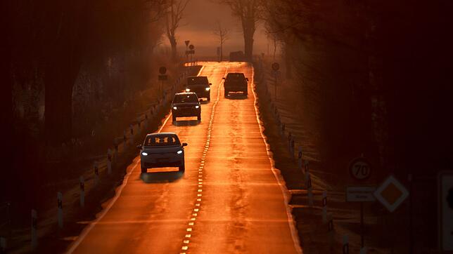 Viele Menschen im Südwesten pendeln auch mit dem Auto. (Symbolbild)