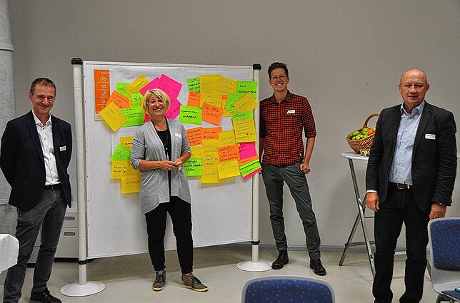 Der Querdenkertreff wurde durch Monika Studinger vom InnovationsForum Südwest professionell organisiert. Von links: Roger Roth, ...