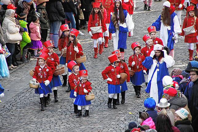 Bild 13: Bilder vom großen Kinderumzug in VS-Villingen am Schmotzigen &ndash; Teil 2