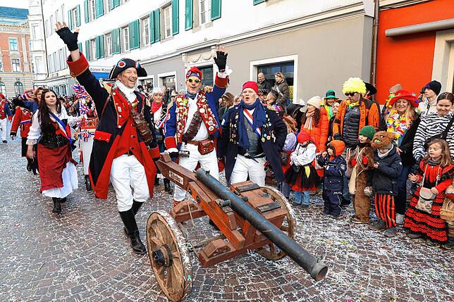 Bild 18: Konstanzer Fasnachtsumzug 2025: Altstadt ist in Narrenhand