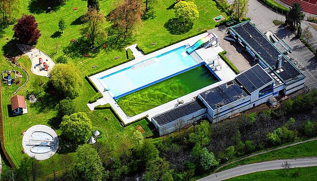 So leer wie auf dem Bild ist das Wehrer Freibad nur selten. Trotz Lockerung durch die Landesregierung wird das Bad am Samstag ...