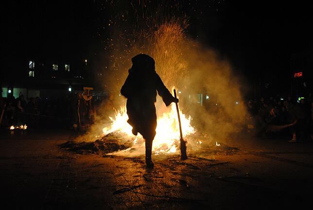 Bild 5: Bilder vom ersten Nachtumzug und Hexensprung in Waldshut