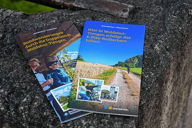Die neuen Broschüren der Tourist-Information WaldshutTiengen beinhalten vier Wanderungen und drei E-Bike-Routen, die durch alle ...