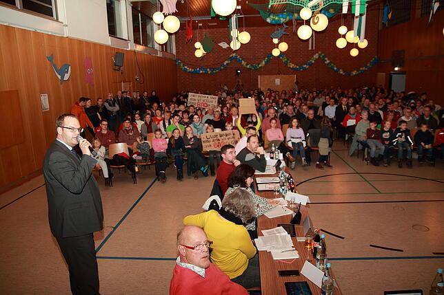 Bild 3: Bilder der Sitzung des Gemeinderats Unterkirnach in der Schlossberghalle zum Thema Hallenbad <br />