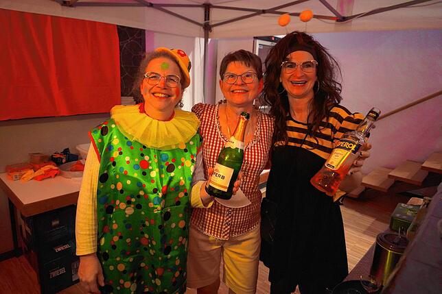 Bild 22: Frauen außer Rand und Band