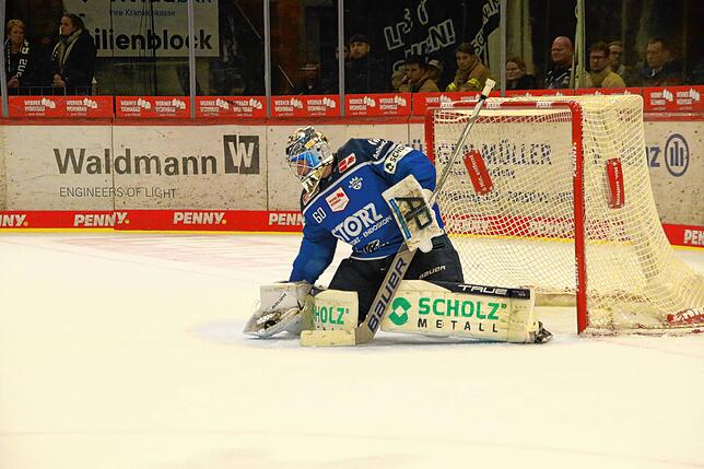 Bild 11: Fans, fliegende Fäuste und Feiern &ndash; Bilder vom 5:1 der Wild Wings gegen Straubing