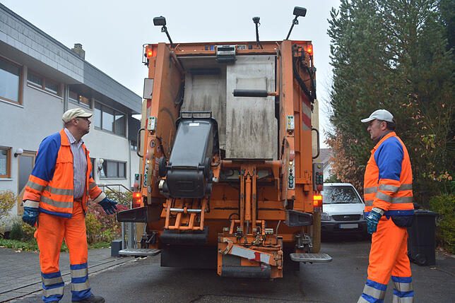 Bild 1: Die Reste von tausenden Feuerwerkskörpern landen mit dem Konstanzer Müll in einer Verbrennungsanlage in der Schweiz. Aber ist das eine saubere Sache, wenn unser Müll verbrannt wird?